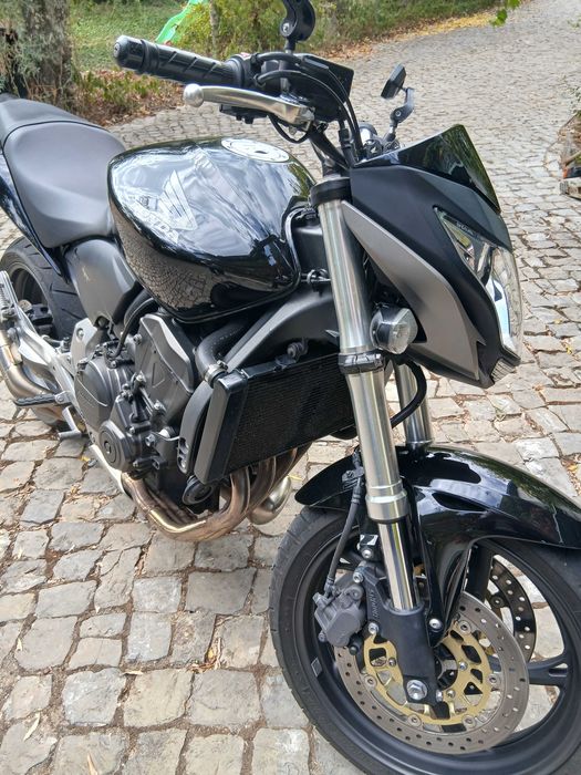 Honda hornet preta Brilhante