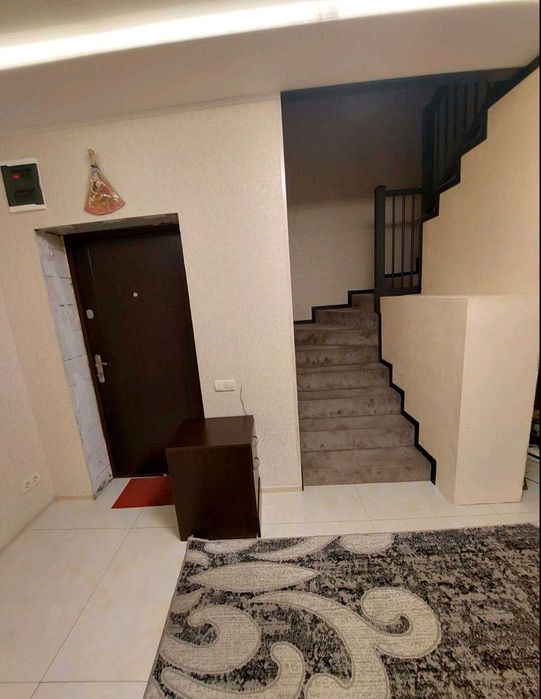 БЕЗ КОМІСІЇ - двоповерхова квартира (6кімнат)