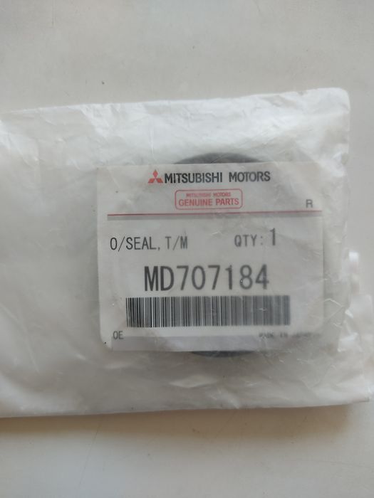MD707184 Mitsubishi сальник полуоси.