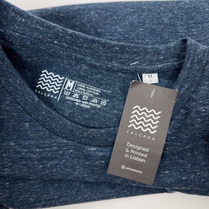T-shirt Azul Calçada Born To Travel Tamanho M Nova