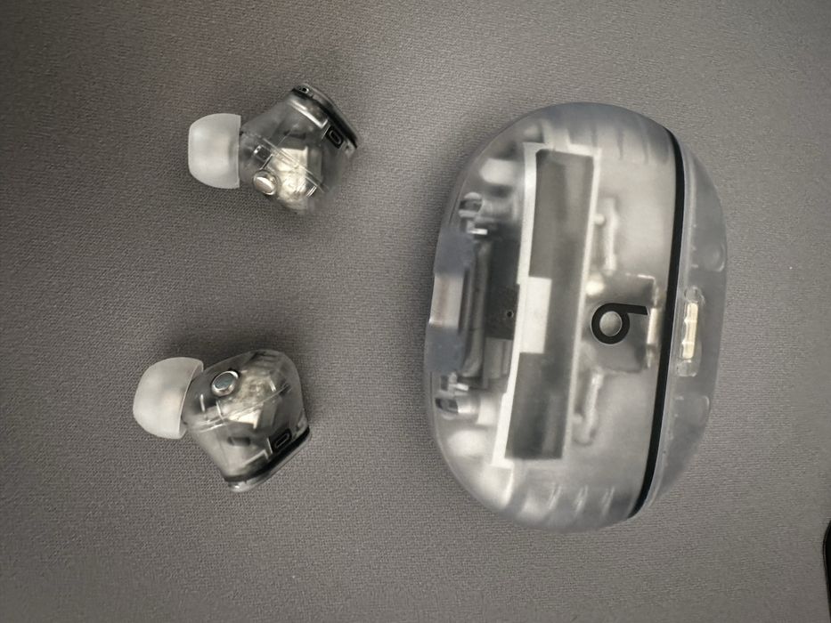 Apple beats studio buds +