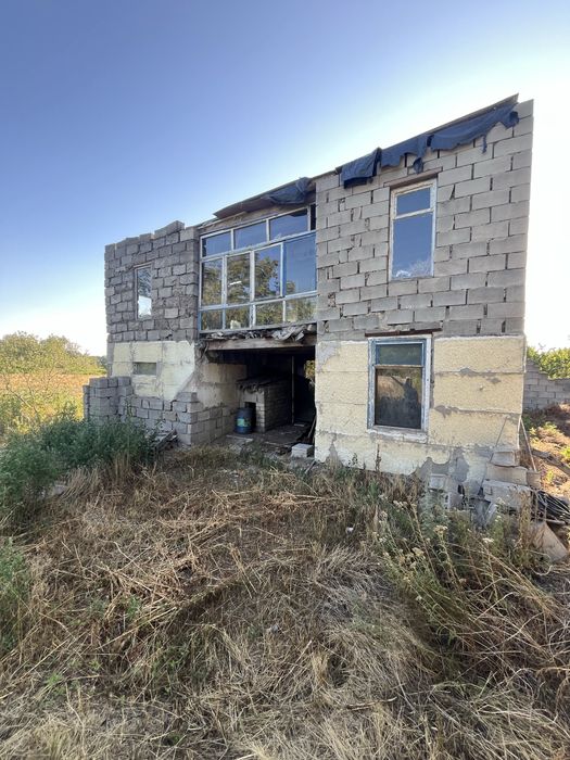 Продаж будинку з територією