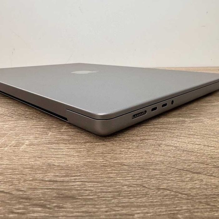 Macbook Pro 16" 2023 M2 Pro / 32Gb DDR5 / SSD 512Gb акб:92% (код: M1235)