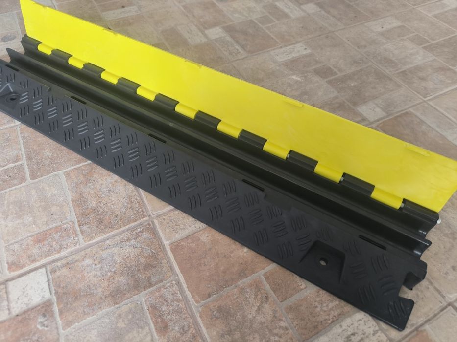 Passa cabos / rampa em borracha novo