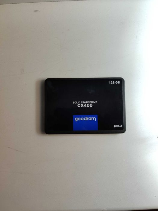 Продаю два SSD накопичувачі 2.5" SATA — повністю робочі