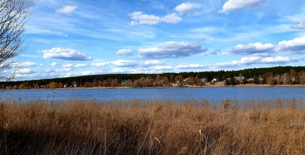 Продам 23 сот. с.Забір´я 2-га лінія від озера, всі комунікації ,  хата