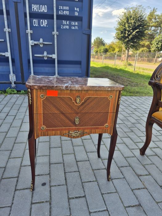 Przepiękna szafeczka z marmurowym blatem
