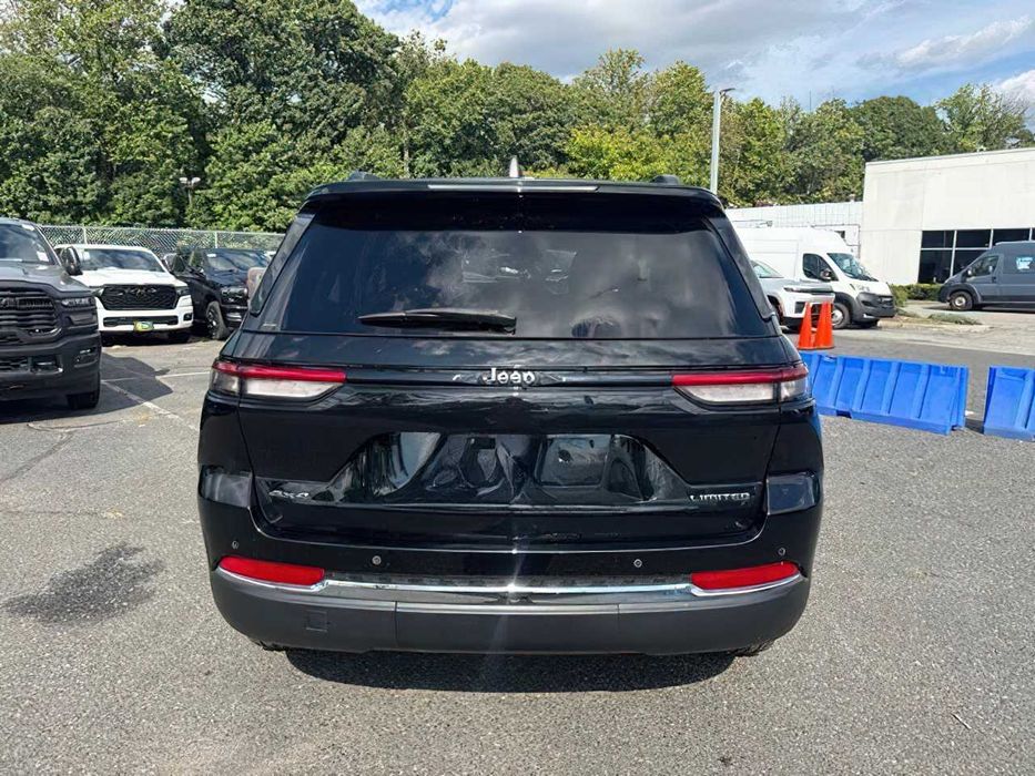 Jeep Grand Cherokee      2023