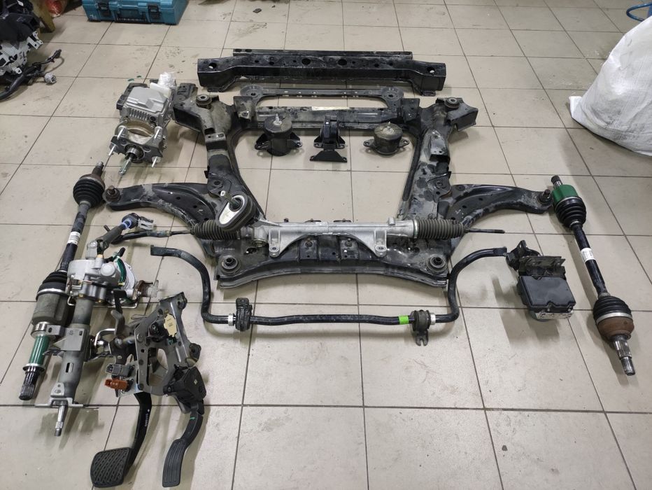 Передня балка, подрамник nissan leaf