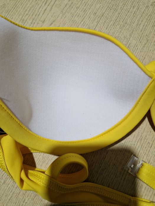 Biustonosz z kokardą żółty