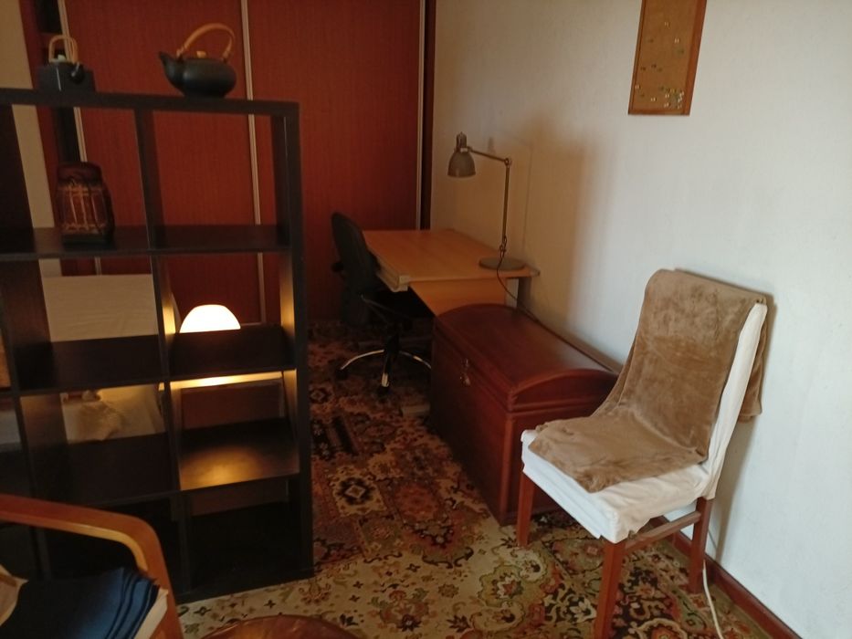 Alugo espaço com WC privado