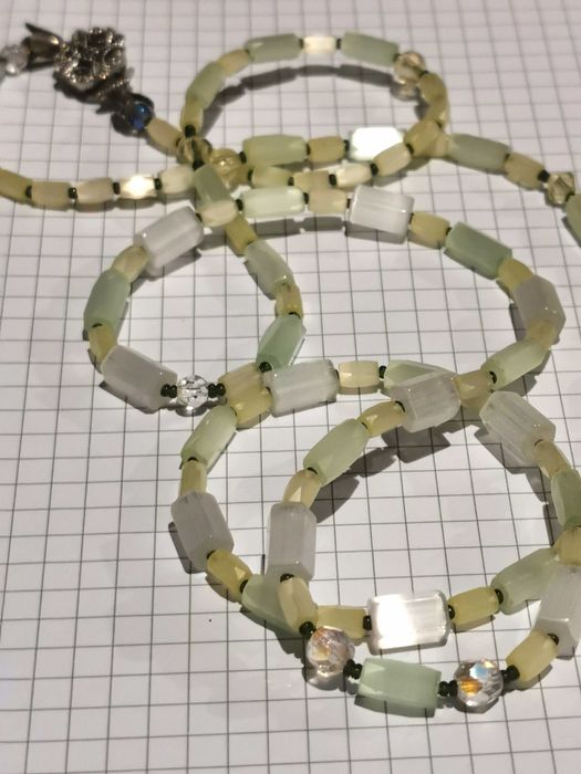 Распродаю старые украшения для женщин