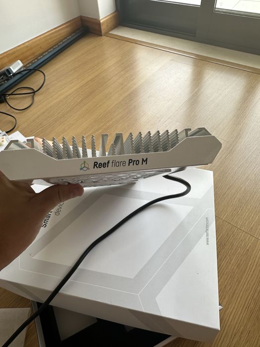 Reef Flare M com suporte de aquario