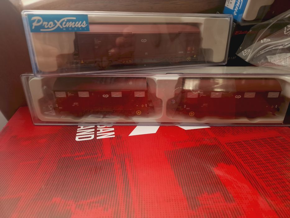 Vendo algum material ferroviario
