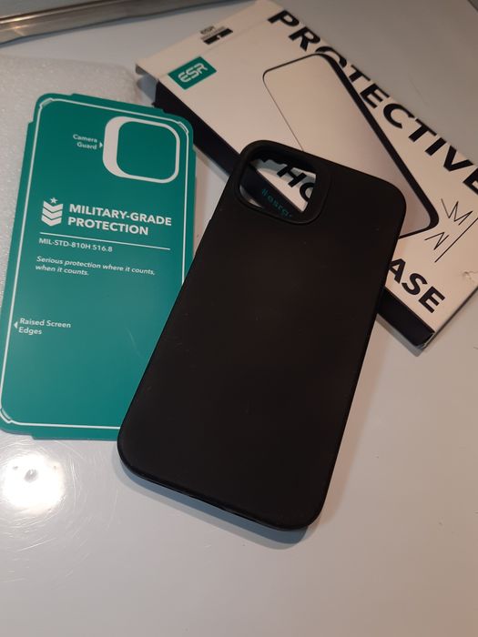 Etui ESR CH HaloLOCK MAGsafe na iphone 15 /13 / 14 z mikrofibrą