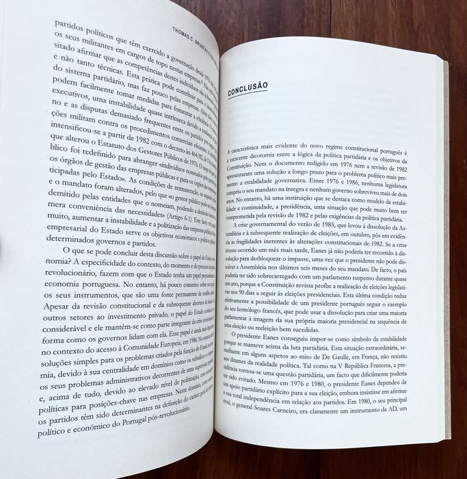 Thomas C. Bruneau e Alex Macleod - A Política no Portugal Contemporâneo: Os Partidos e a Consolidação Democrática