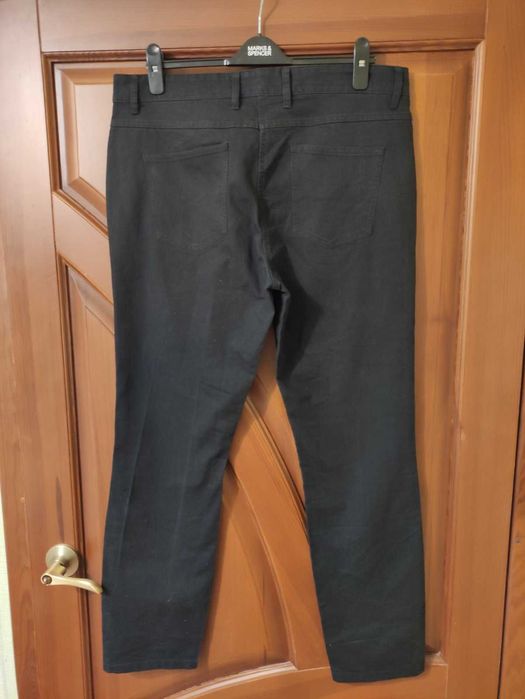 Джинси чорні жіночі завужені до низу на р.52-xl