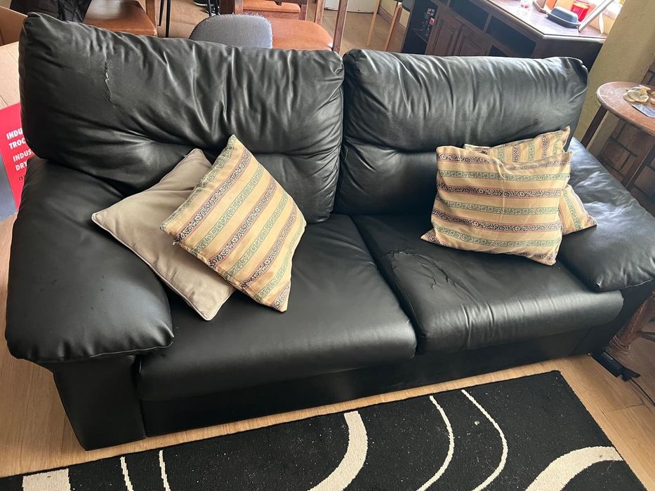 Sofá grande de pele