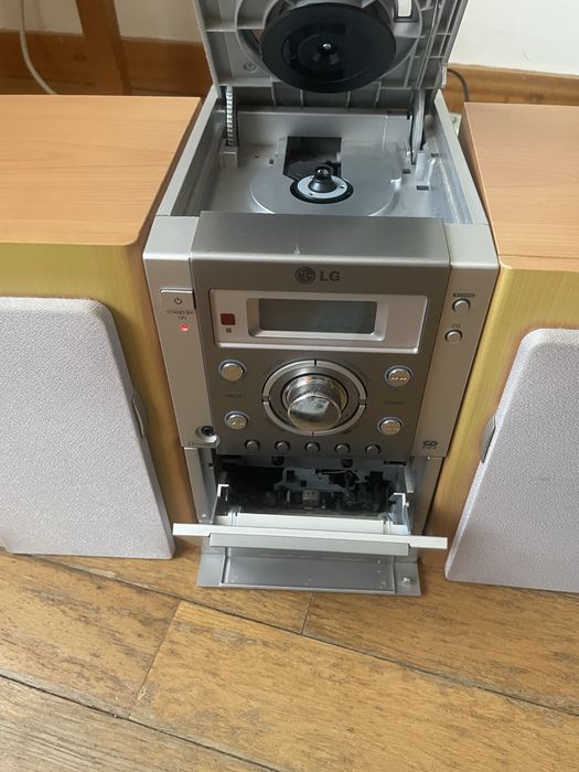 Aparelhagem Micro Hi-Fi LG LX-M150D com AUX + Rádio + Comando Original