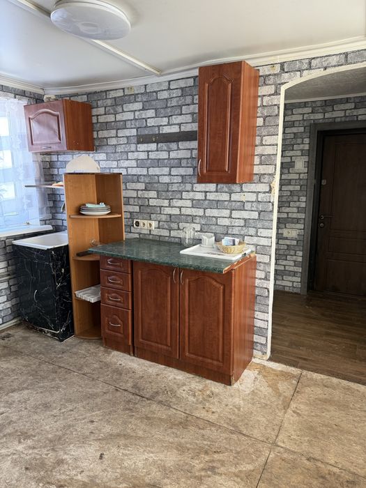 Продаж частини будинку на 2,5 сотках землі