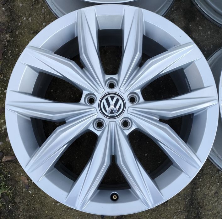 Felgi aluminiowe VW Tiguan T-Roc Passat Sharan 7x18 ET43 5x112