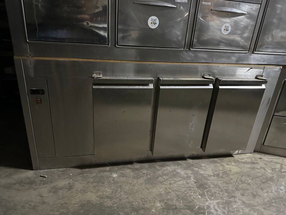 Продаю обладнання та меблі для кафе (комплект)