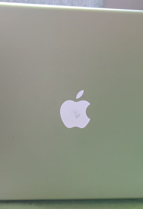 MacBook Pro 15    /4GB