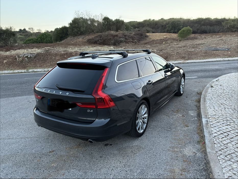 Volvo V90 2.0 D4 Momentum Plus (190 cv) – 11/2019 – 85.000 km