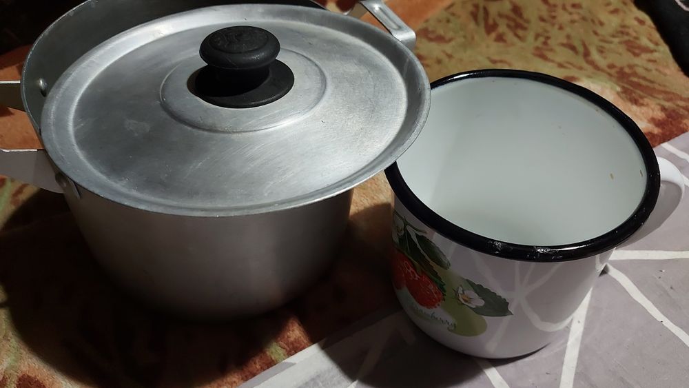 Кастрюли с крышками ,