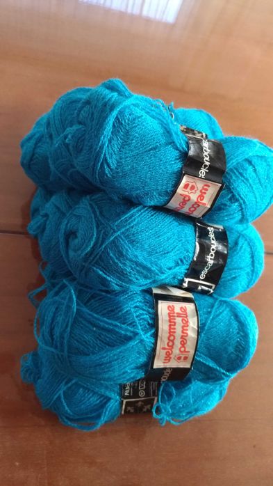 10 motków włóczki  100% synthetic