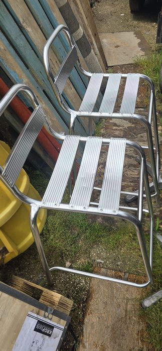 Duas mesas mais duas cadeiras ( Pé alto )