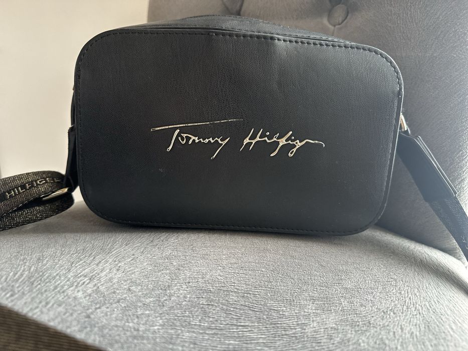 Tommy hilfiger granatowa listonoszka