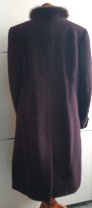 Wełniany płaszcz flauszowy.