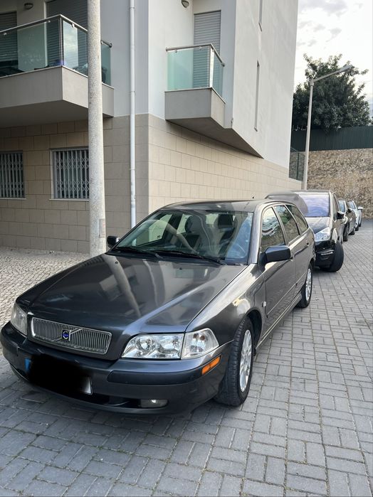Volvo V40 1.9 Diesel – 2002 | Inspeção OK | Revisões em dia