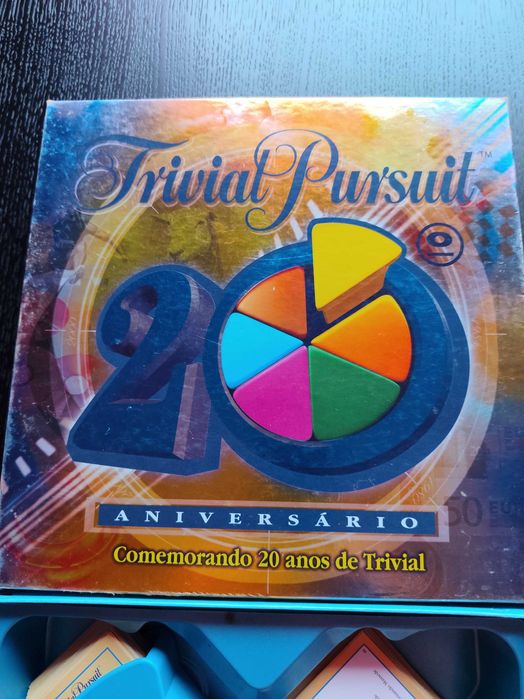 jogo trivial pursuit + jogo de xadrez