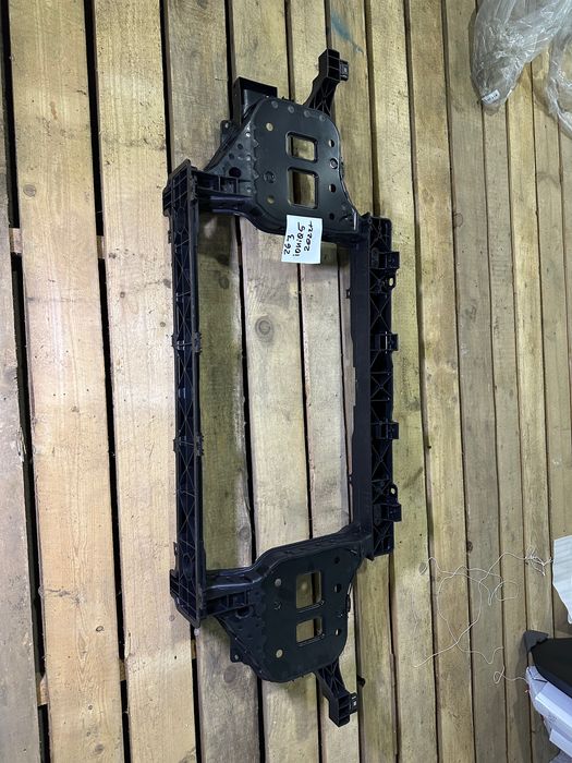 Панель радиаторов(телевизор) Hyundai IONIQ 5 2022-2026 64101-G1000