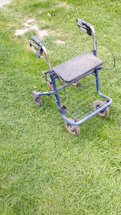 Chodzik, jeździk, pchacz z siedzeniem