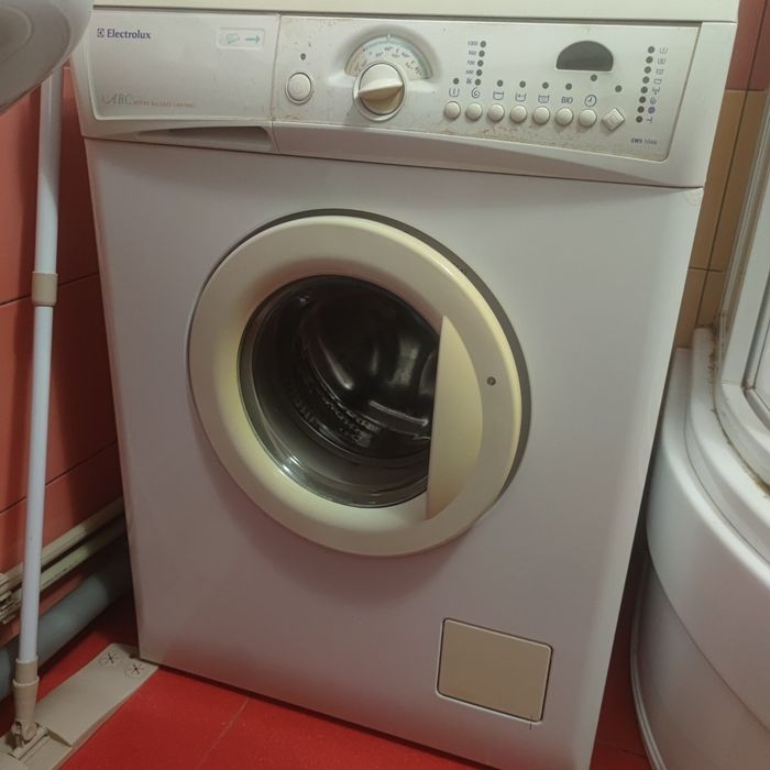 Пральна машинка Electrolux ews1046