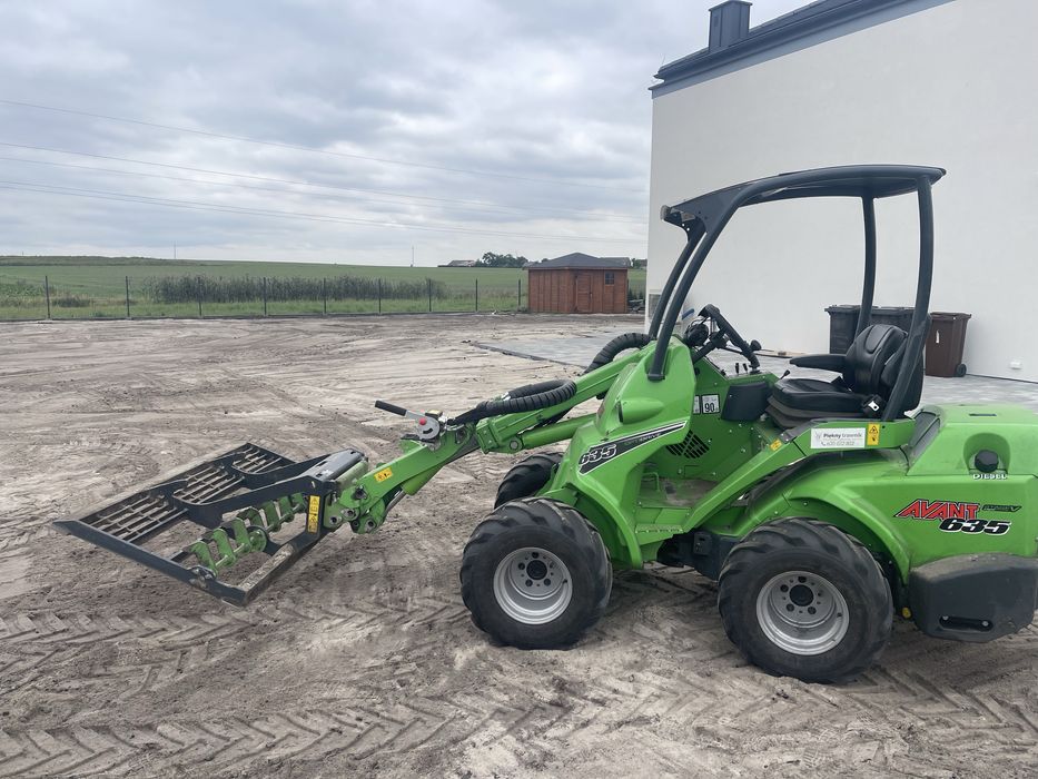 Zakładanie trawników - równanie i niwelowanie terenu po budowie