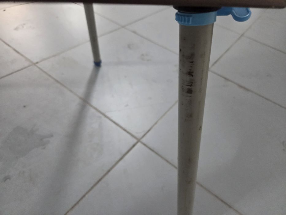 Cadeira IKEA com suporte para pés