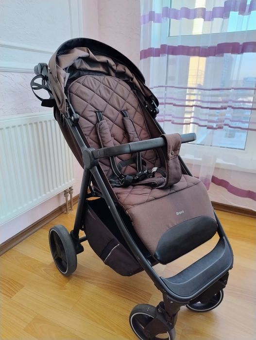 Коляска прогулянкова Carrello Bravo 
Б/У, стан 7 з 10
Усе працює,