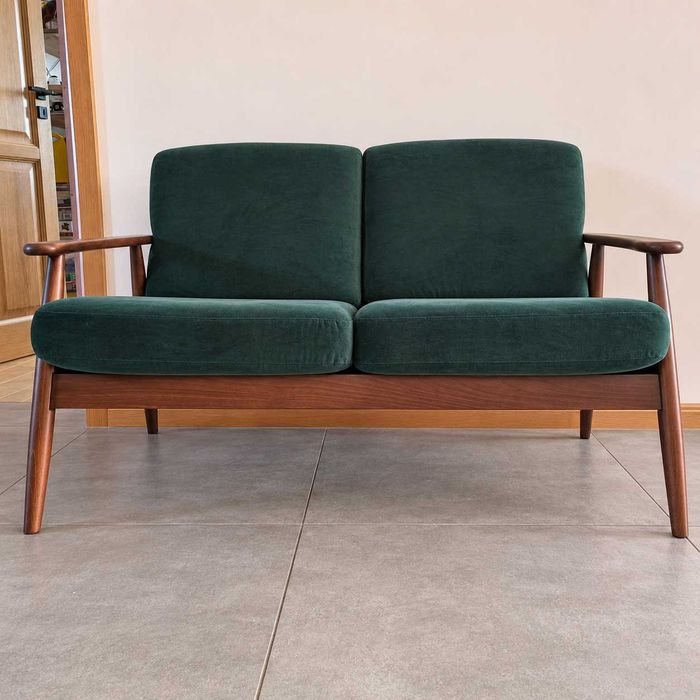 Sofa 2-osobowa vintage, zielony aksamit + drewniana rama, styl retro