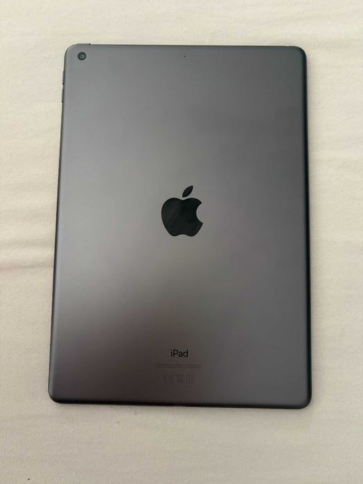 Sprzedam iPad 8. generacji (10,2", Wi-Fi, 32 GB) w bardzo dobrym stanie technicznym i wizualnym