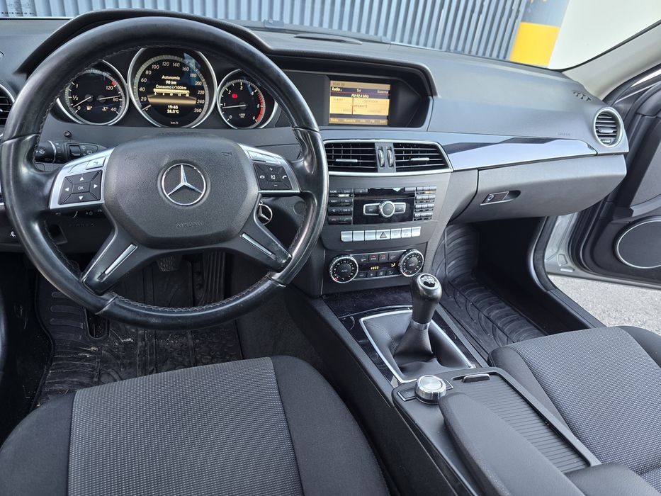 Mercedes-Benz C 200 — fotografia 11