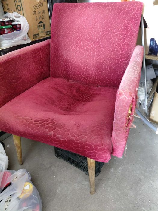 Stary fotel klubowy PRL.