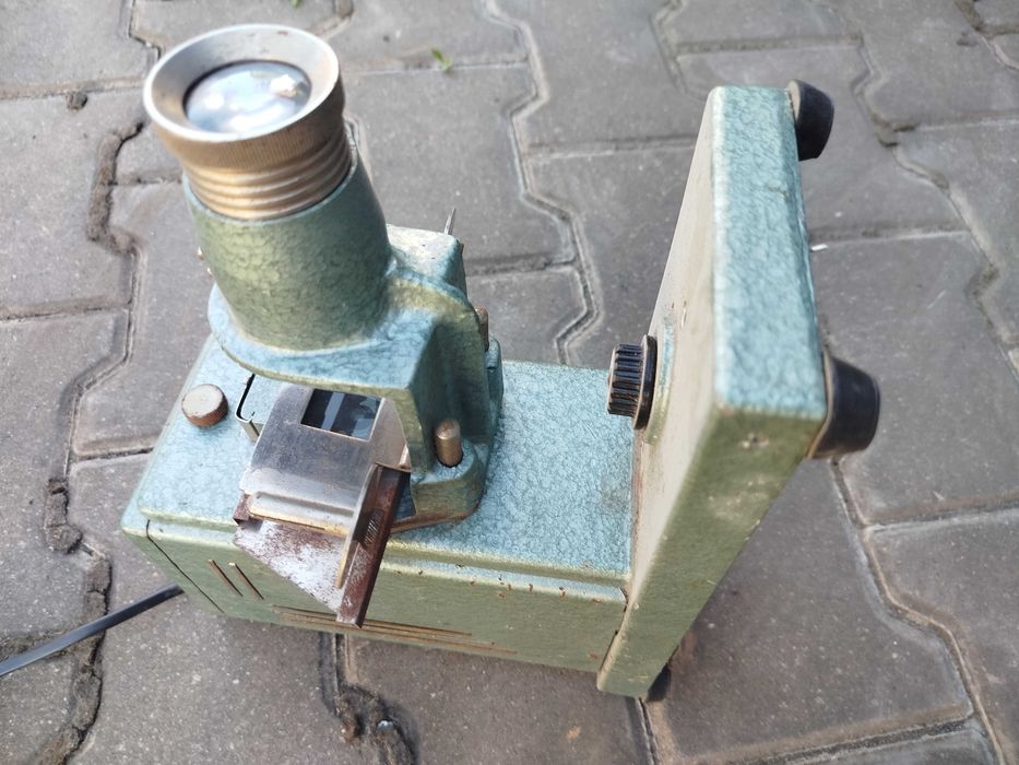 Rzutnik Slajdów filmów na kliszy PRL projektor do bajek