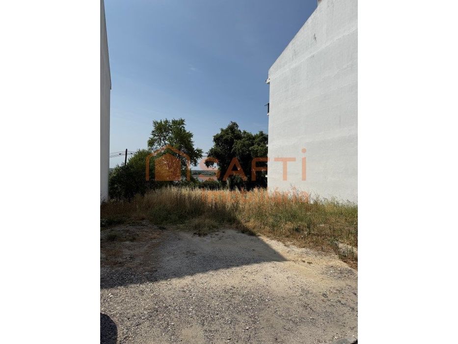Terreno Urbano com projeto aprovado — Aveiras de Baixo, Lisboa