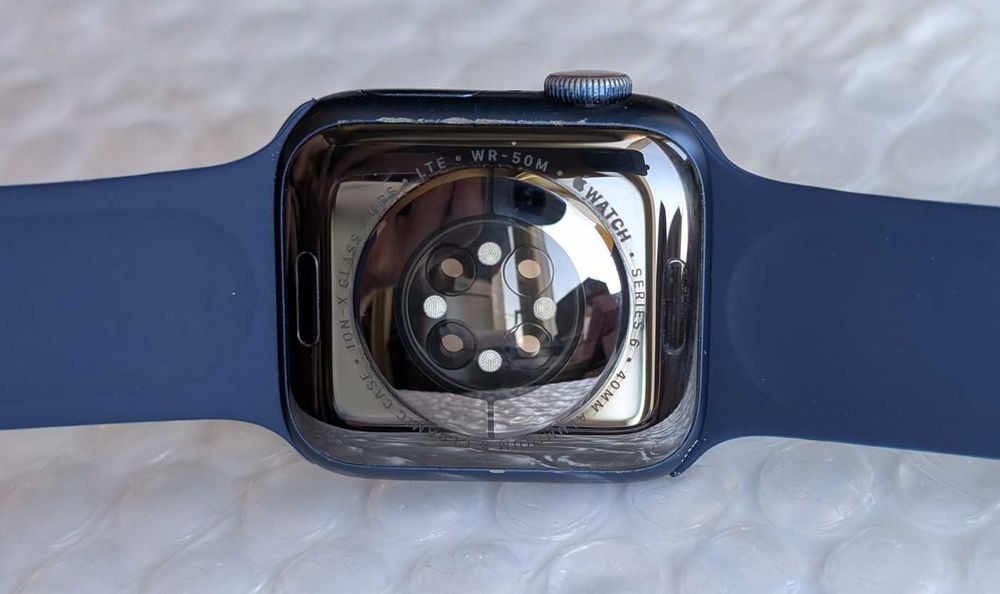 Apple Watch Series 6 40 mm акб 85% рідна з захисним склом