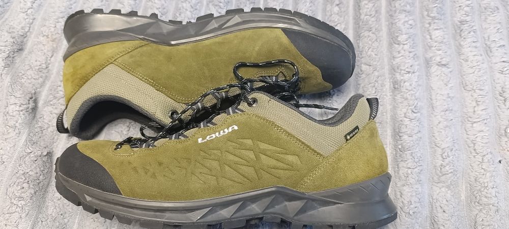 Кросівки Lowa на gortex