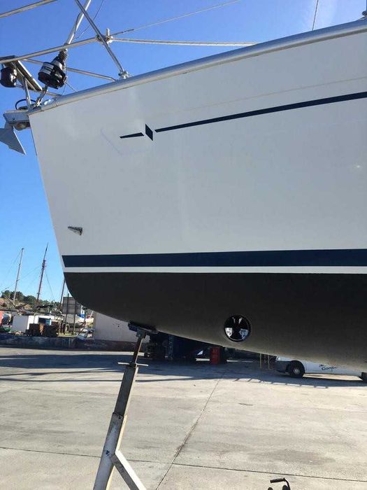 Veleiro Bavaria 32" (veleiro alemão com bandeira portuguesa);